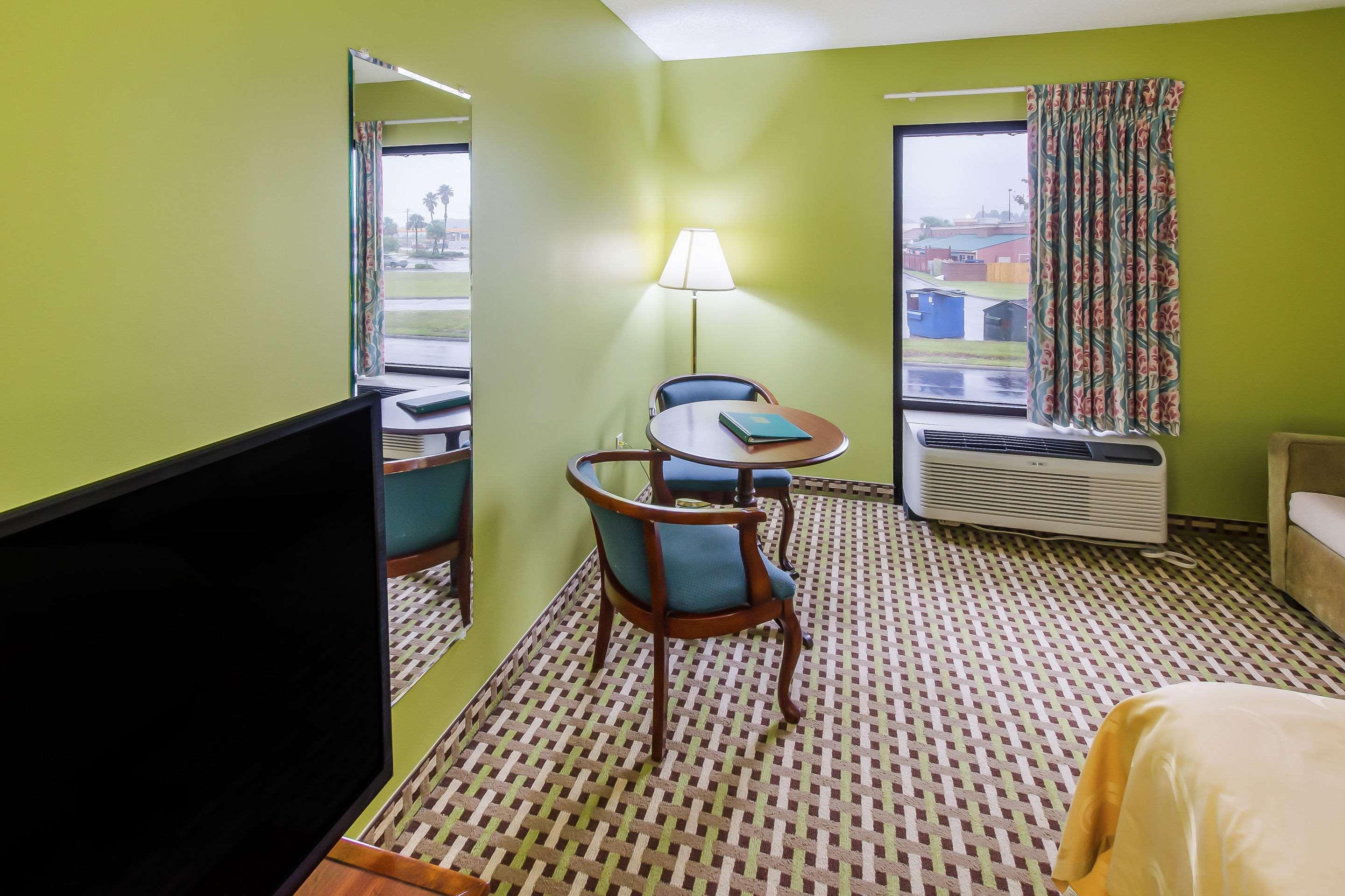 Quality Inn Brunswick Bagian luar foto